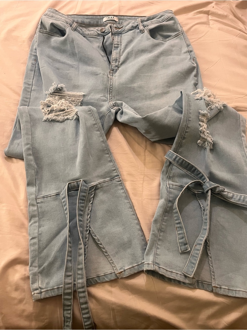 Light Wash Distressed Tie-Hem Women's Jeans